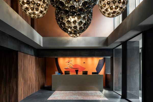 01-Hyatt-centric-milan-centrale-lobby-front-desk-venini